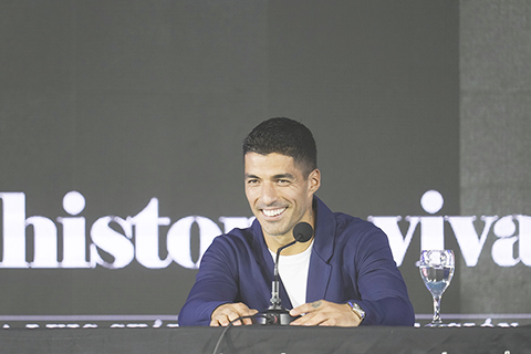 ◎ 蘇亞雷斯昨早會見傳媒。(美聯社)