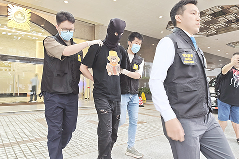 ◎ 內地男子涉相當巨額信任濫用被拘。