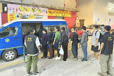 ◎ 海關聯同治安警察局採取行動,查獲眼藥水一千四百二十九盒。七人涉嫌違法被查。