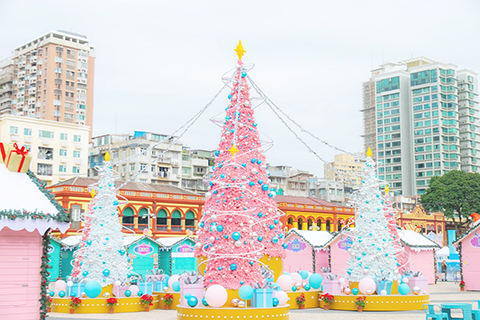 ◎ 塔石廣場的聖誕市集今日揭幕。