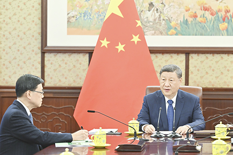 ◎ 十二月十六日,國家主席習近平在中南海會見來京述職的香港特別行政區行政長官李家超。(新華社記者殷博古 攝)