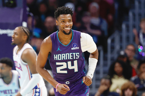 ◎ B米拿取全場最高三十分,力助黃蜂大勝來訪的七六人。(美聯社)