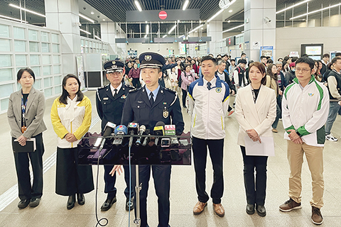 ◎ 新春長假期臨近,各相關部門代表向傳媒介紹因應訪澳旅客增加的各項措施及工作部署。