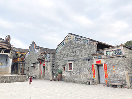 山水人物和花鳥栩栩如生的雕樑畫棟建築