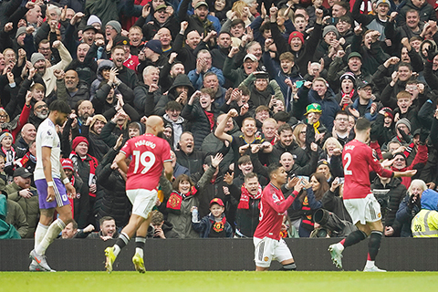 ◎ 昨夜卡斯米路(中)為曼聯先破維拉大門。(美聯社)