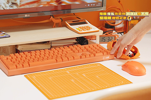 ◎ 阿橙由中學用到現在的電腦及鍵盤。