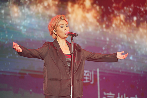 ◎ 林曉培演唱《無聲的淚》等歌曲。